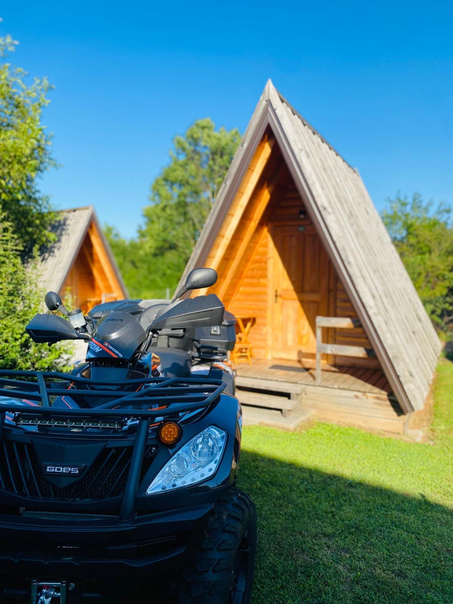 Rooms & Glamping Lana Haus Licko Petrovo Selo Exterior foto