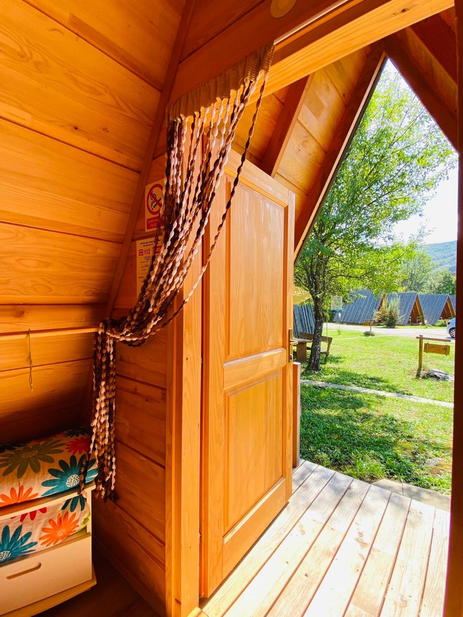 Rooms & Glamping Lana Haus Licko Petrovo Selo Exterior foto
